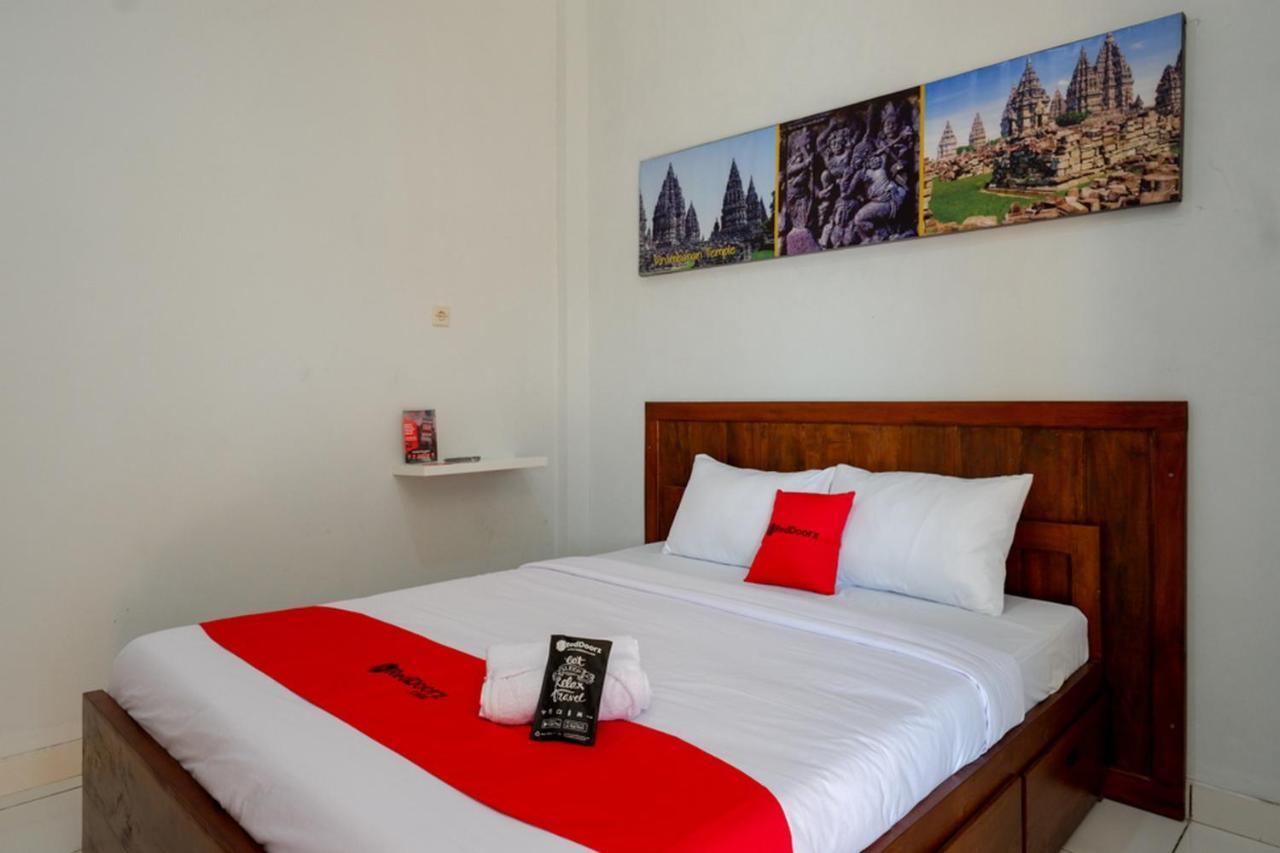 Reddoorz Near Padang Golf Adisucipto Hotel Potrojayan Ngoại thất bức ảnh