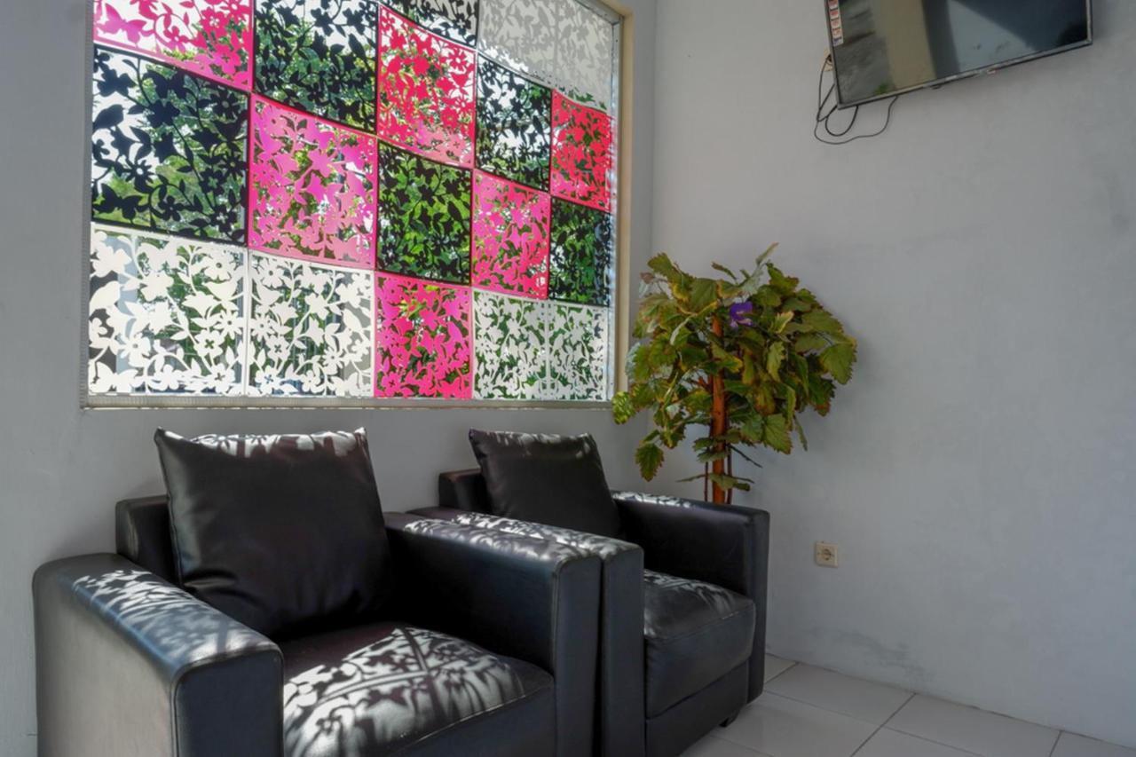 Reddoorz Near Padang Golf Adisucipto Hotel Potrojayan Ngoại thất bức ảnh