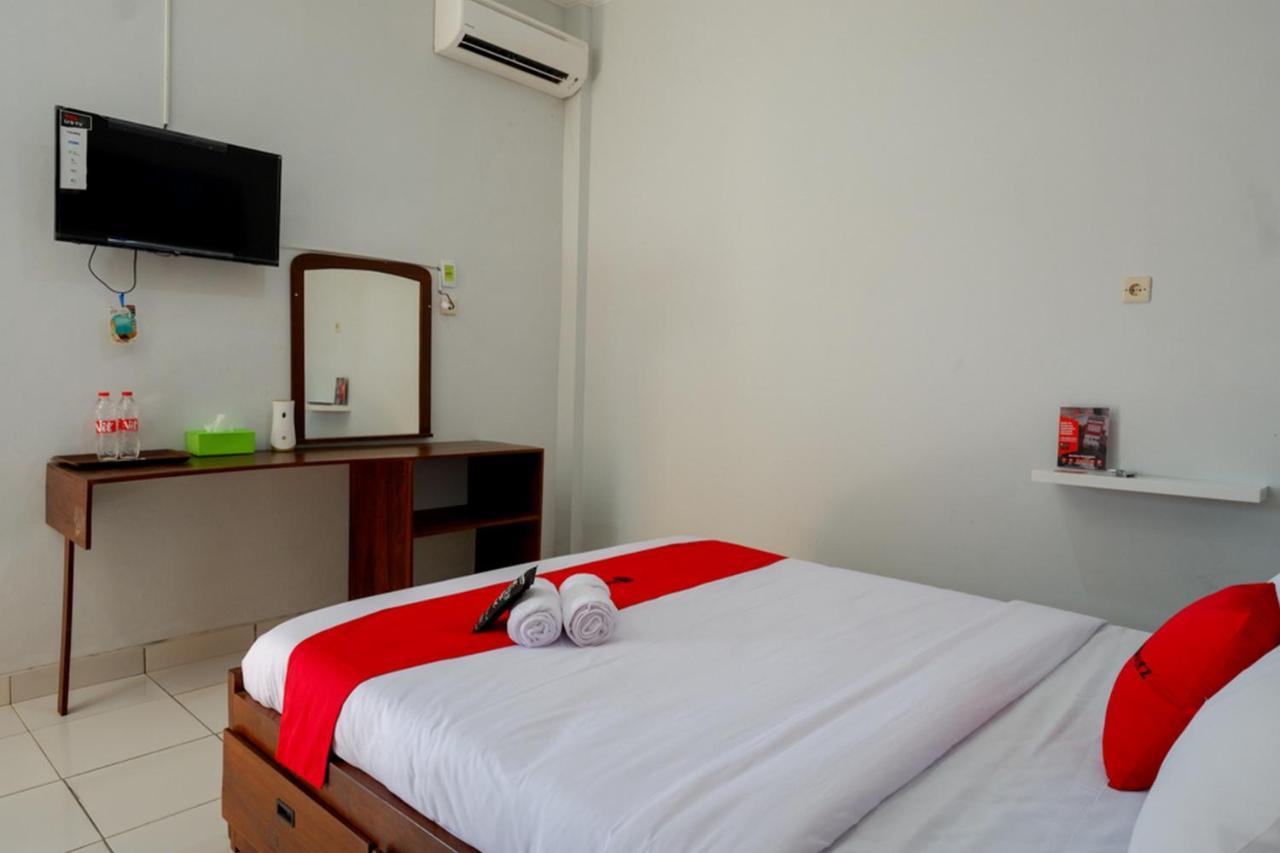 Reddoorz Near Padang Golf Adisucipto Hotel Potrojayan Ngoại thất bức ảnh